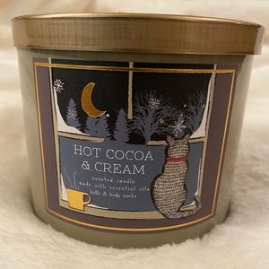 Bath & Body Works- Hot Cocoa & Cream Candle